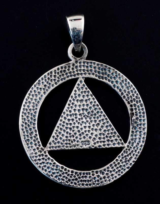 Pendentif Triangle Œil de Horus en Argent 925 – Symboles Égyptiens et Runes Nordiques