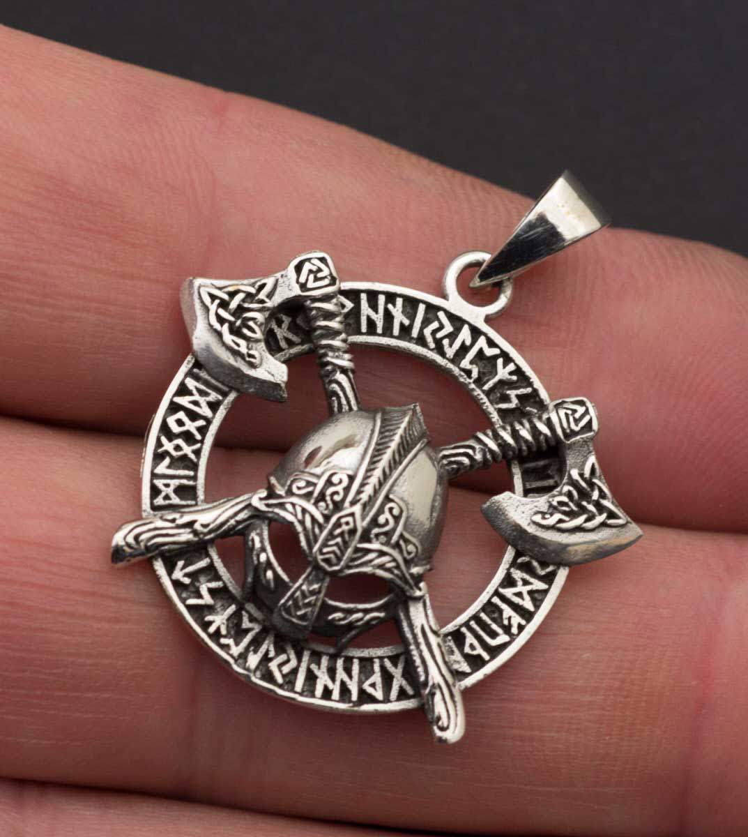 Pendentif Viking Casque et Haches Croisées Berserker en Argent 925