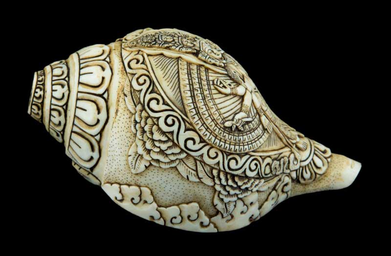 Conque Bouddhiste Tibétaine Avalokiteshvara Shanka – Coquillage Sculpté Artisanal du Népal