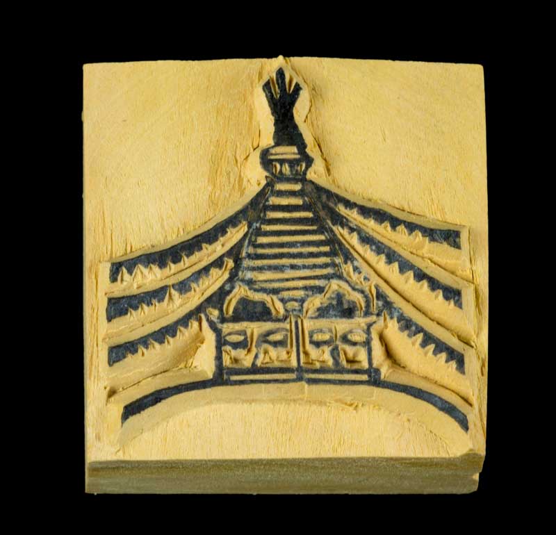 Tampon Encreur En Bois Sculpté Stupa Bouddhiste Tibétain Et Drapeaux De Prières