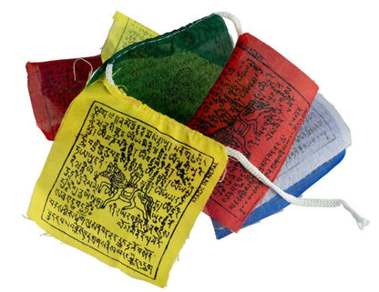 Drapeaux de Prières Tibétains Bouddhistes – Lot de 50 Drapeaux 7 x 6 cm du Népal