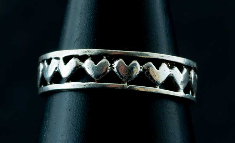 Bague de pied Ronde de cœurs en argent 925 – Bijou d’orteil ethnique