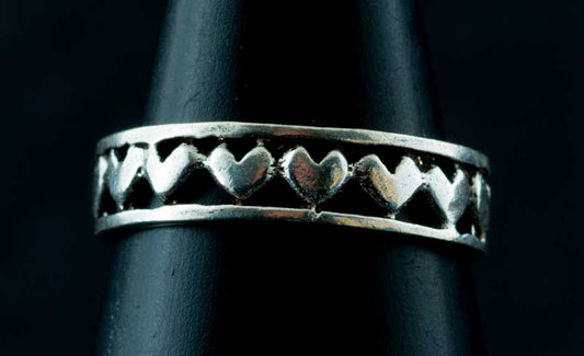 Bague de pied Ronde de cœurs en argent 925 – Bijou d’orteil ethnique