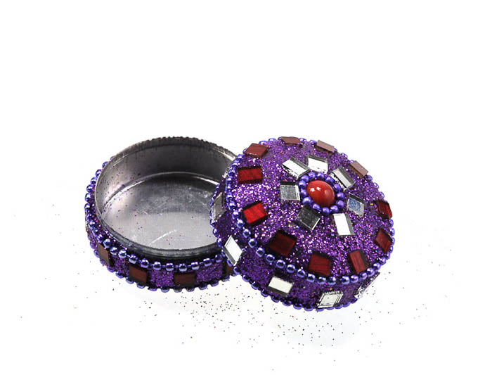 Petite Boîte Décorative Violette en Métal – Artisanat Indien
