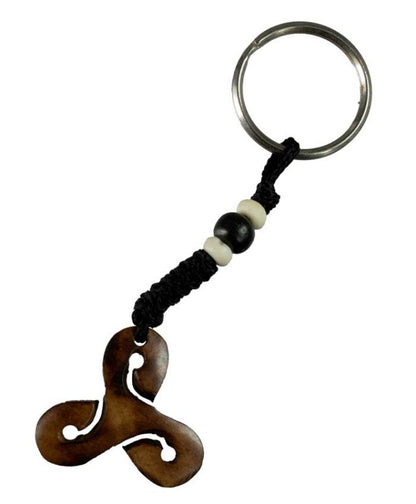 Porte-Clés Artisanal Triskell en Os de Bovin – Artisanat du Népal