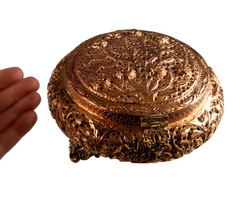 Grand brûleur d’encens tibétain en cuivre et laiton – boîte à bijoux ronde ajourée