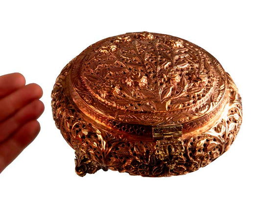 Grand brûleur d’encens tibétain en cuivre et laiton – boîte à bijoux ronde ajourée