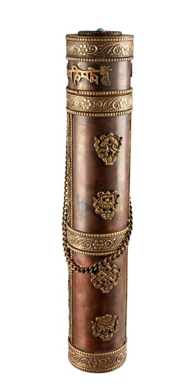 Étui à encens tibétain en cuivre et laiton – porte-manuscrit décoré de mantras et symboles auspicieux