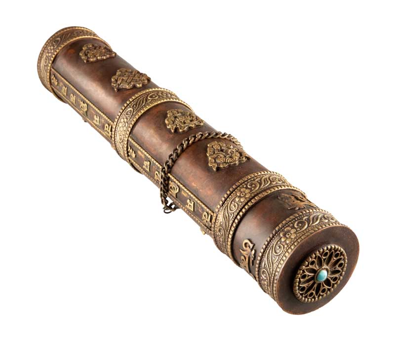 Étui à encens tibétain en cuivre et laiton – porte-manuscrit décoré de mantras et symboles auspicieux