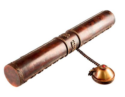 Étui à encens tibétain en cuivre et laiton – porte-manuscrit décoré de mantra bouddhiste