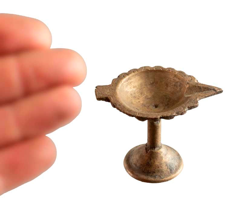 Lampe à beurre bouddhiste ancienne de monastère en laiton – offrande de lumière (50 à 100 ans)