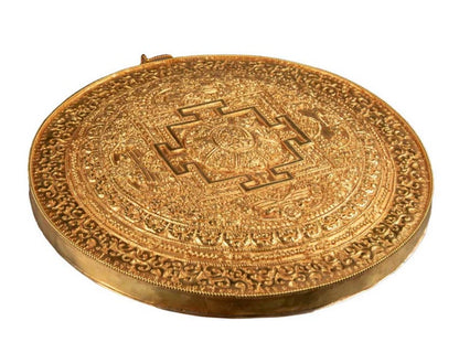 Mandala Bouddhiste Tibétain En Cuivre Doré 23,5 cm – Symboles Ashtamangala Du Népal