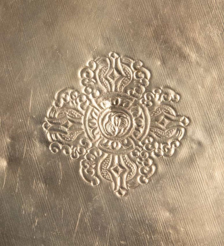Mandala Bouddhiste Tibétain En Cuivre Doré 23,5 cm – Symboles Ashtamangala Du Népal