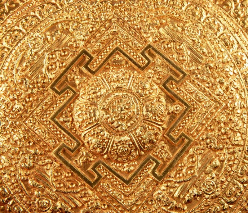 Mandala Bouddhiste Tibétain En Cuivre Doré 23,5 cm – Symboles Ashtamangala Du Népal