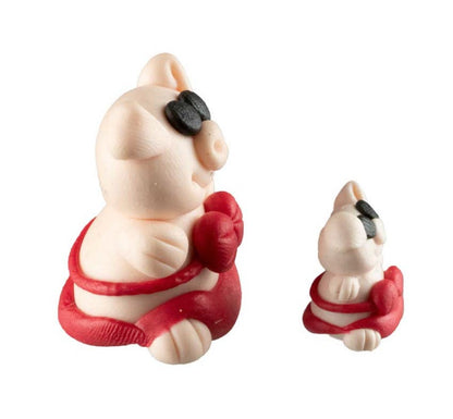 Figurines Cochon et Son Petit en Maillot Rouge – Pâte Polymère de Thaïlande