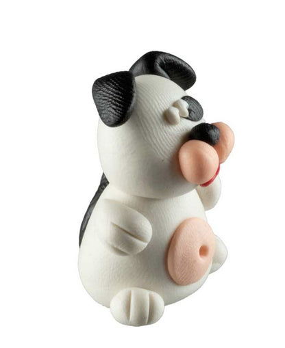 Figurine Chien Noir et Blanc Miniature – Artisanat Thaïlandais en Pâte Polymère