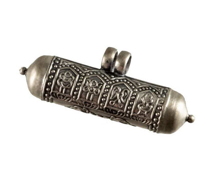 Boîte De Prière Mantra Gau Tibétain En Argent – Reliquaire Bouddhiste Avec Symboles Auspicieux
