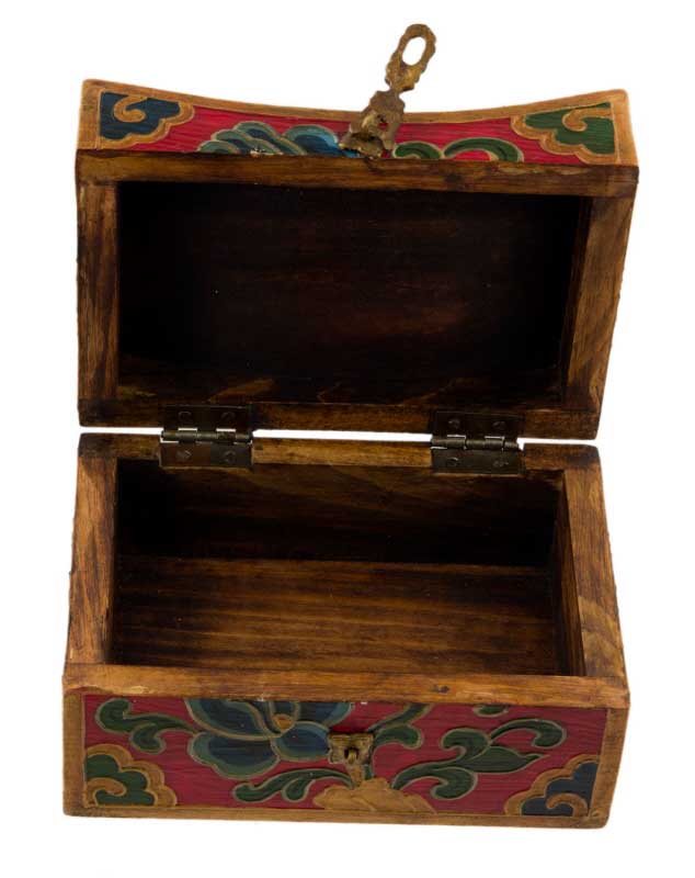 Coffret tibétain en bois peint – forme oreiller, décor Vajra et Joyaux d’offrande