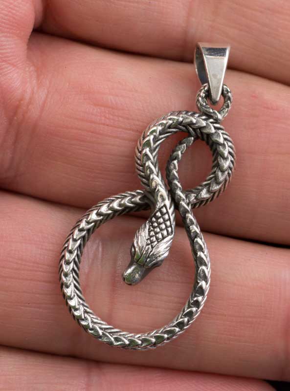 Pendentif tibétain serpent cobra Naja en argent massif 925 – Bijou protecteur artisanal