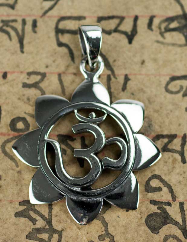 Pendentif Tibétain Om Sacré en Argent Massif 925