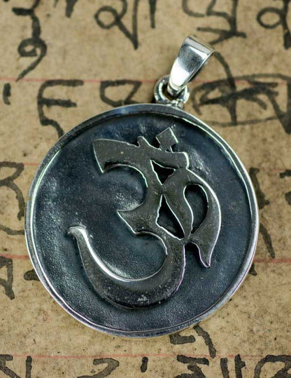 Pendentif Tibétain Om Sacré en Argent Massif 925