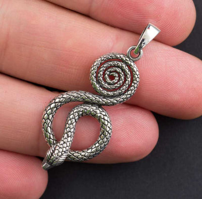 Pendentif tibétain serpent cobra Naja en argent massif 925 – Bijou protecteur artisanal