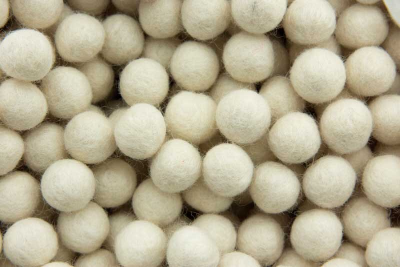 Perles En Feutrine De Laine Blanc Crème Du Népal 1 À 1,5 Cm – Lot De 50 Boules Artisanales