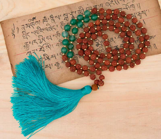 Sautoir Mala Tibétain En Rudraksha Et Pierres Vertes