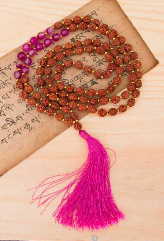 Sautoir Mala Tibétain En Rudraksha Et Pierres Roses