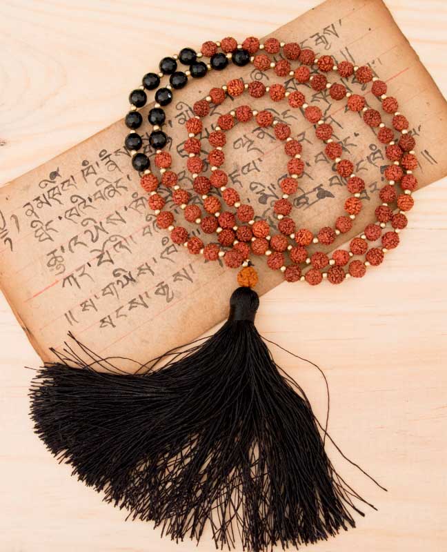 Sautoir Mala Tibétain En Rudraksha Et Pierres Noires