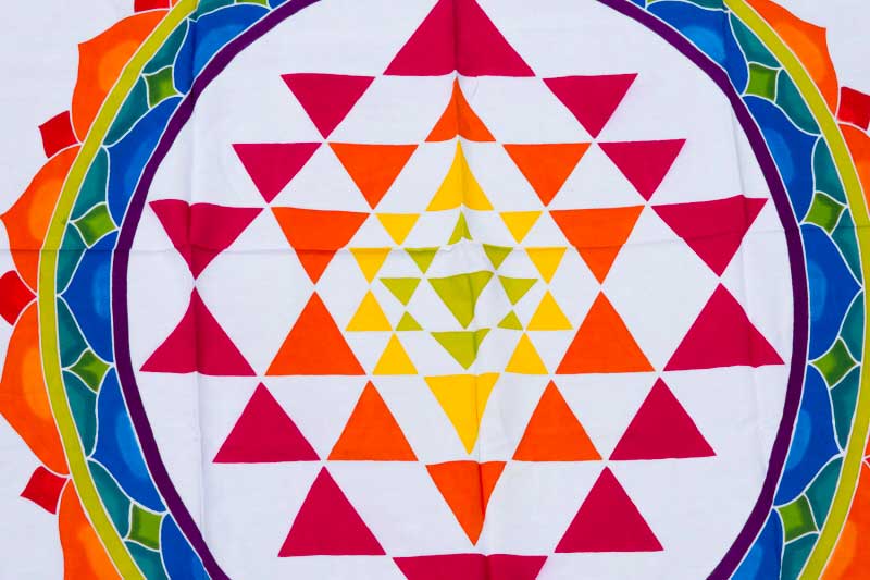 Batik Chakra Sri Yantra Fleur de Vie – Peinture Artisanale sur Coton de Bali