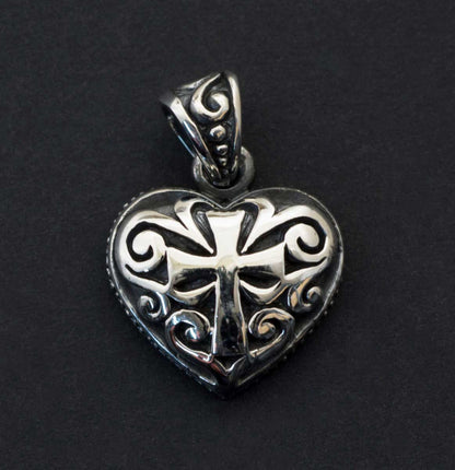 Pendentif celte Sacré-Cœur croix – symbole d’amour celtique en argent massif 925