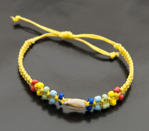 Bracelet brésilien de l’amitié jaune avec perles multicolores et coquillage Cauri