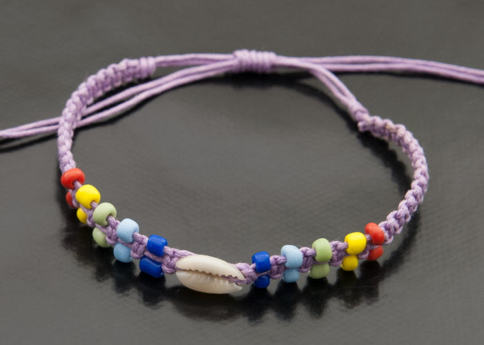 Bracelet brésilien de l’amitié violet avec perles multicolores et coquillage Cauri