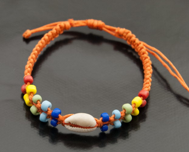 Bracelet brésilien de l’amitié orange avec perles multicolores et coquillage Cauri