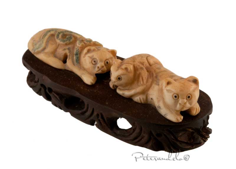 Figurine Famille De Chats En Os Sculpté – Artisanat Chinois