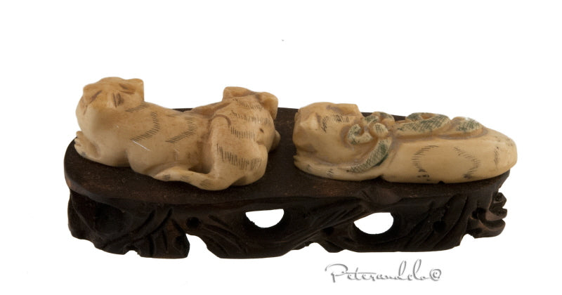 Figurine Famille De Chats En Os Sculpté – Artisanat Chinois