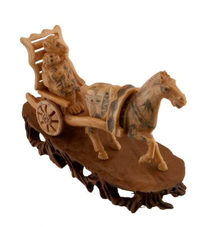 Figurine Singe Sur Chariot Tiré Par Un Cheval – Os Sculpté