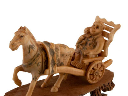 Figurine Singe Sur Chariot Tiré Par Un Cheval – Os Sculpté