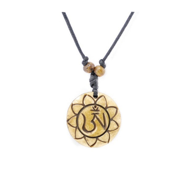 Collier Pendentif Tibétain OM AUM MANI PADME en Os de Yak