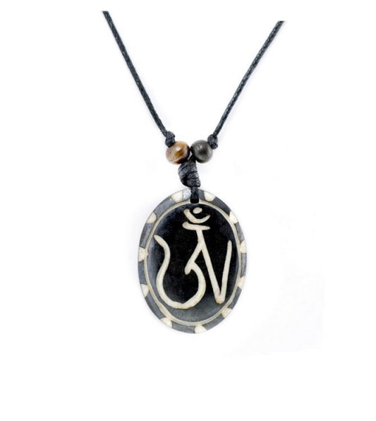 Collier Pendentif Tibétain OM AUM MANI PADME en Os de Yak