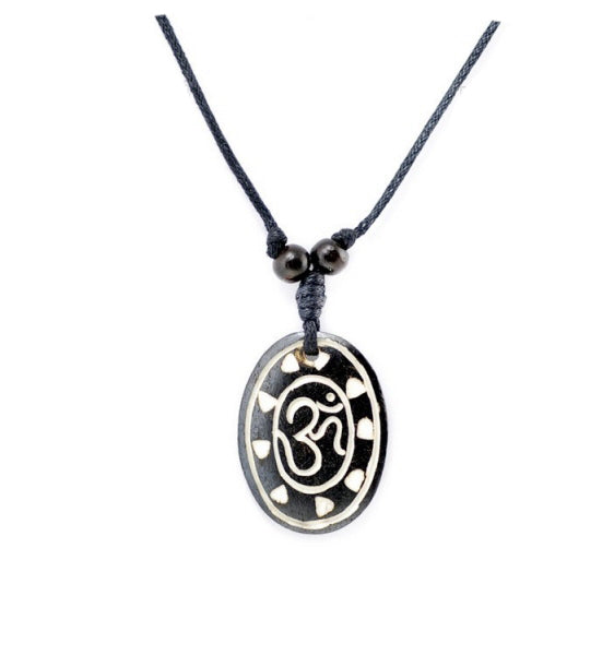 Collier Pendentif Tibétain OM AUM MANI PADME A35 en Os de Yak