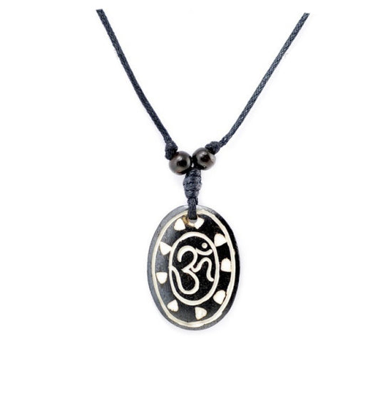Collier Pendentif Tibétain OM AUM MANI PADME A35 en Os de Yak