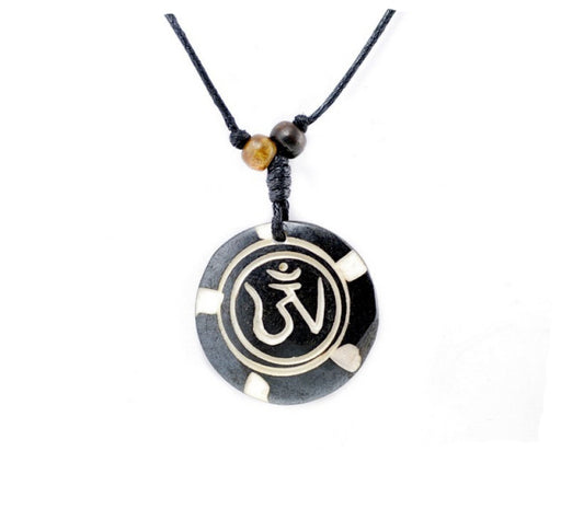 Collier Pendentif Om Mani Padme Aum Tibétain en Os De Yak