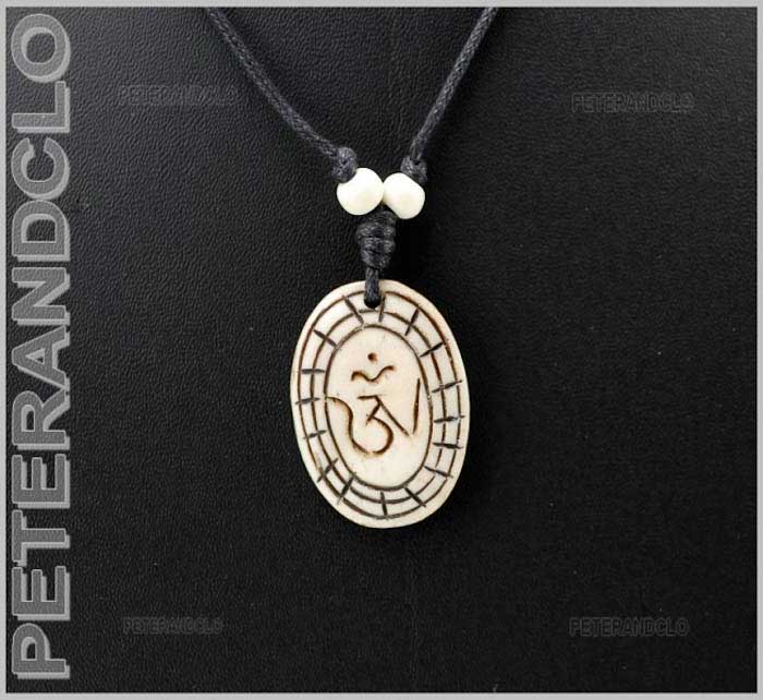 Collier Pendentif Om Mani Padme Aum Tibétain En Os De Yak