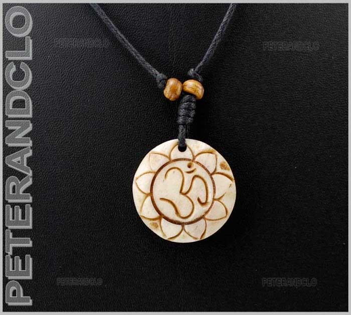Collier Pendentif Tibétain OM AUM MANI PADME en Os de Yak
