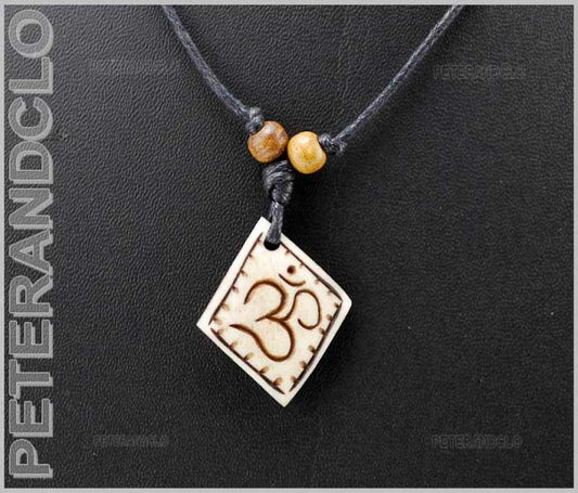 Collier Pendentif Om Mani Padme Aum Tibétain en Os De Yak
