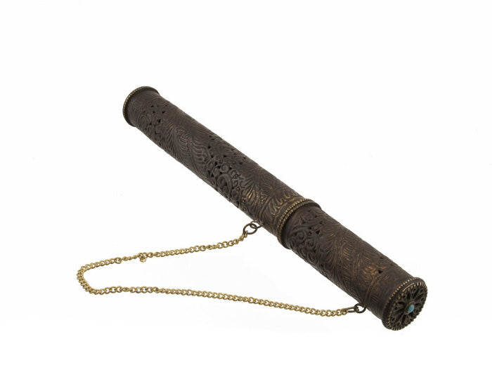 Étui à encens tibétain en cuivre et laiton – porte-bâtonnets cylindrique ajouré