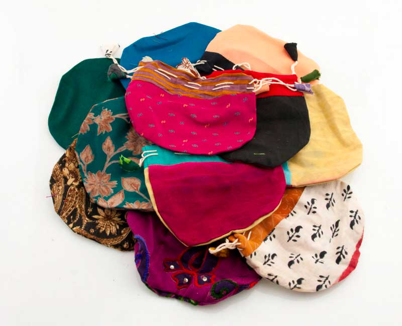 Lot de 10 pochettes à bijoux artisanales en coton – Taille moyenne