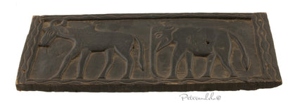 Ancien Siège Tribal Tharu en Bois – Motifs Éléphant et Buffle, Népal
